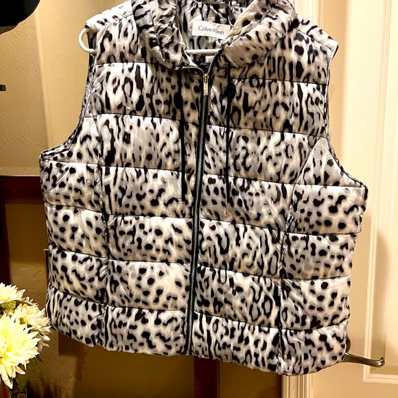 Calvin Klein Jackets & Blazers - Calvin Klein Leopard Print Puffer Vest 2X